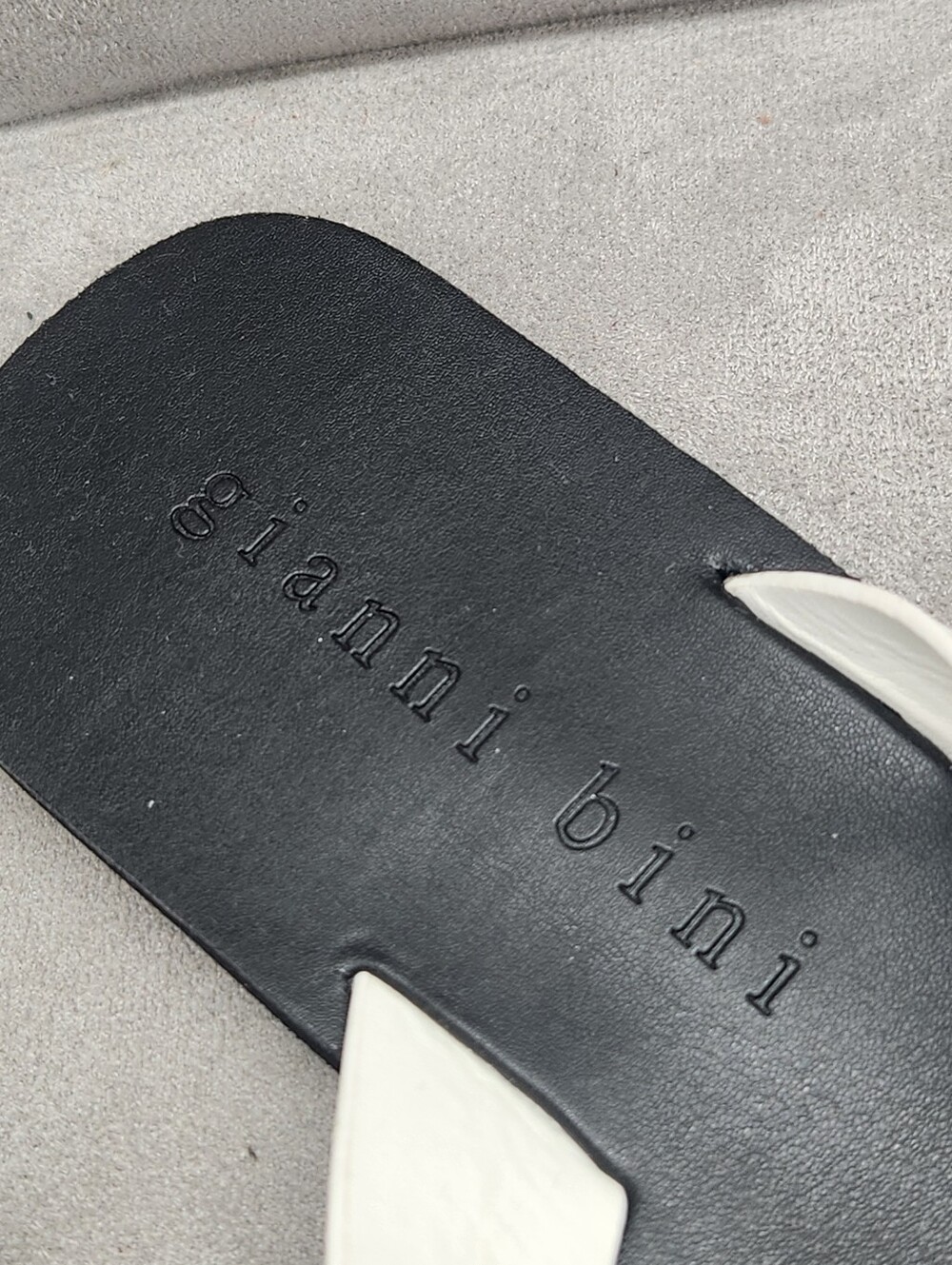 Gianni Bini Thong Sandals 10 White Leather Steffan Casual Effortless New $50 - Picture 13 of 15